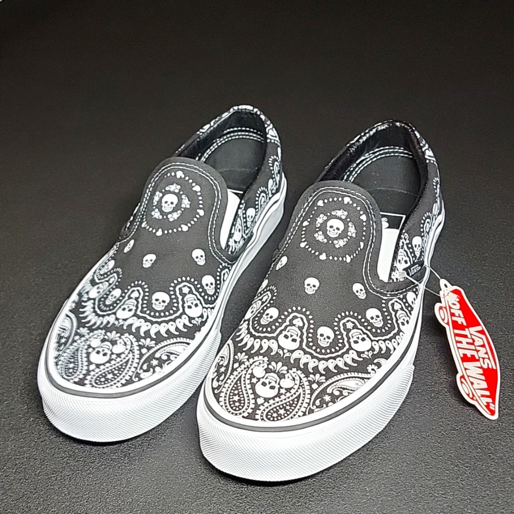 Vans Bandana Skull Classic Slip-On Shoes Women's  8.5 LAST ONE LEFT!!! - Picture 3 of 11